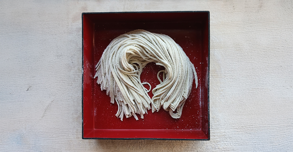 お持ち帰り用年越しそば予約受付しております